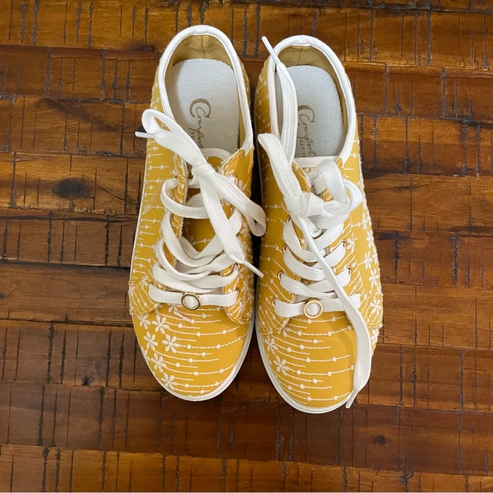 Cato Yellow and White Textured Sneakers